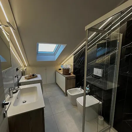 G House アパート レイニー